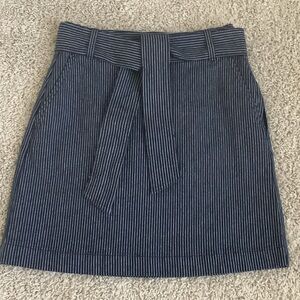 🌿LOFT Navy Pinstripe Skirt with removable belt- POCKETS!
